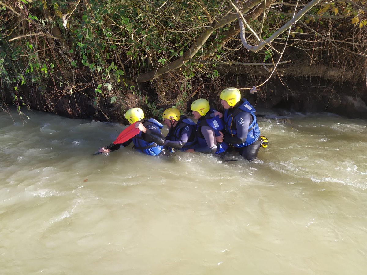 AlamiYossef's tweet photo. 🚨💪🏻 El pasado Martes y Miércoles estuvimos los compañeros de @VPCMalaga realizando una formación en prevención contra inundaciones y rescate en lámina de agua. 🚨💪🏻
#SomosProtecciónCivil #EquipoPC https://t.co/GJBTgzyvMS