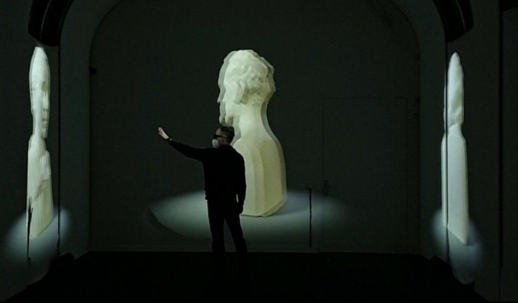 dmdmuc's tweet photo. Neben dem Projekt #HolographicStudies von Thomas Mahnecke im Rahmen des #HiAFestivals testen wir gerade auch mit eigenen 3D Scans aus dem Ehrensaal @DeutschesMuseum. 
Ein kleiner Ausblick auf spannende Projekte in 2022 im #VRlab! https://t.co/HDM92uHy51