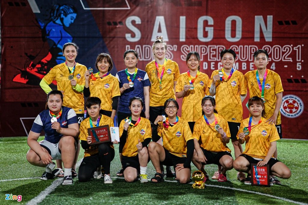 jvelez1125's tweet photo. Delaney Taryn (center) is currently the only foreign female player of Dynamic FC.
A 14-year-old female rookie (right) in the women's soccer cup competition on December 5. https://t.co/WIeux167X0