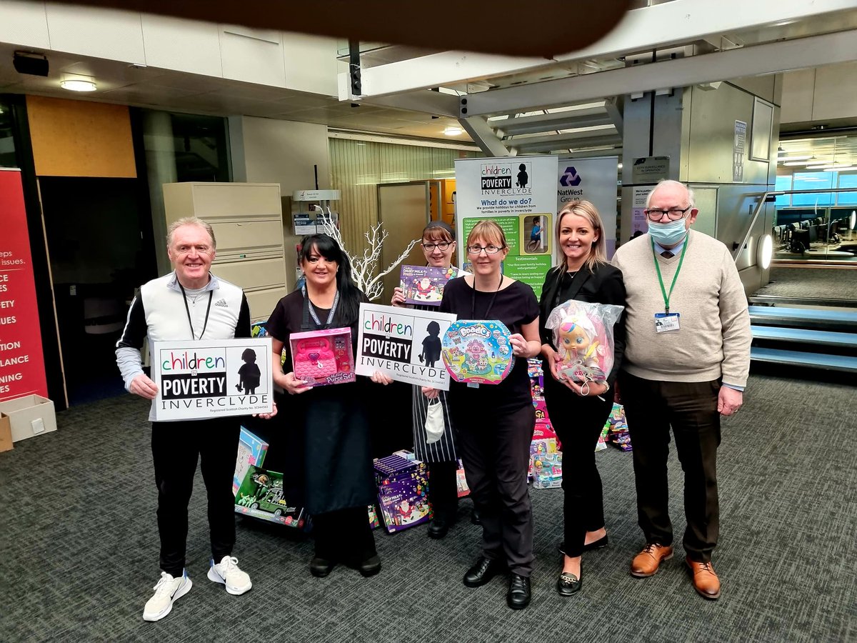 FoodGreenock's tweet photo. Thanks to all our lovely customers for their support and generosity throughout the year. Helping us collect gifts for children in poverty Inverclyde @FoodGreenock @BaxterStorey @GosiaLagiewka @CarolineBaci https://t.co/e9HUqxSIU6