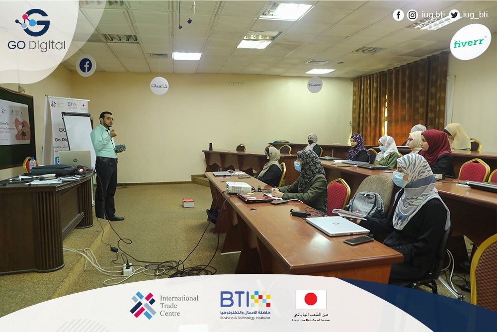 IUG_BTI's tweet photo. يوماً بعد يوم ، ومع استمرار التدريبات في مسار E- learning ، يزداد الشغف والحماس لدى المتدربين من أجل الوصول الى الإحترافية في تطوير المناهج الإلكترونية. 🧑🏻‍💻

هذه التدريبات تأتي ضمن مشروع Go Digital بتنفيذ حاضنة BTI بالشراكة مع مركز التجارة الدولي ITC وتمويل من حكومة اليابان. https://t.co/Oo5hhlnw7y