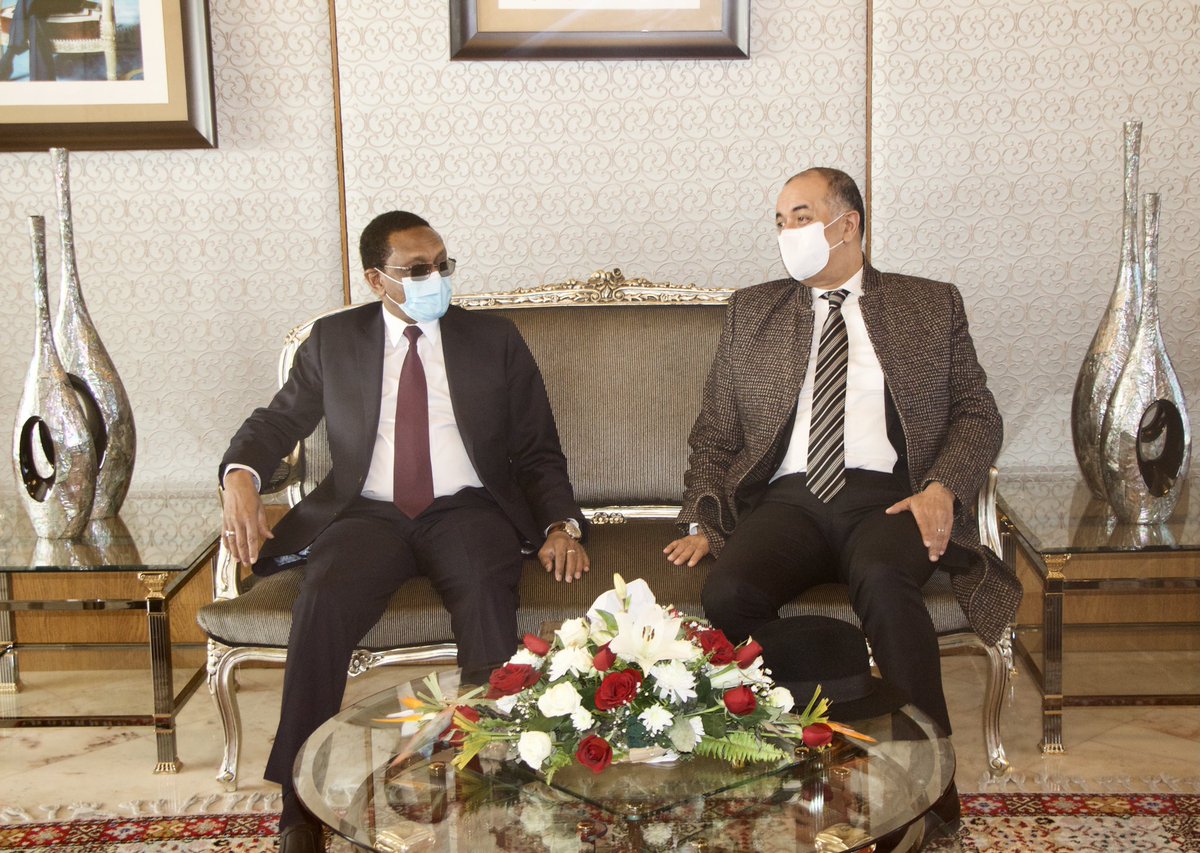 Rabat, Maroc 🇲🇦 
Le Ministre des Affaires Étrangères, l’Amb. <a href="/Cherif_MZ/">Chérif Mahamat Zene</a>  vient d’arriver, ce jeudi 9 décembre, à Rabat au #Maroc. Ce déplacement s’inscrit dans le cadre d’une visite de travail, sur invitation des hautes autorités marocaines.