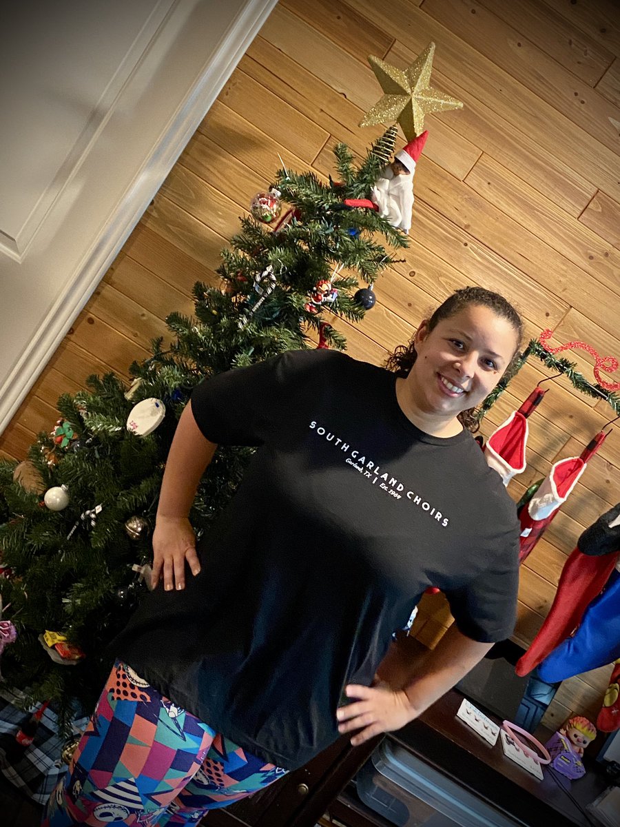 MrsWesleyHosier's tweet photo. Holiday dress up days continue with the most comfy day of all - pajama day. I’ll be relaxed all day! #lovedressupdays #pajamas #imcomfy @SGHS_Titans https://t.co/uMND7NTNAh