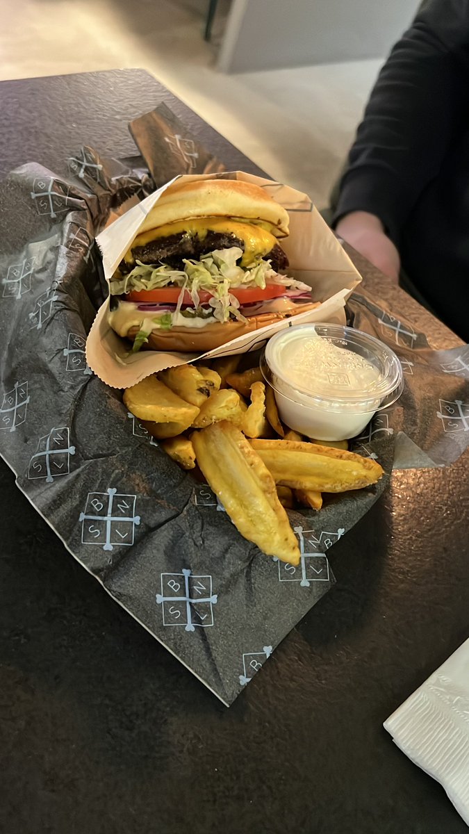 Remember to take brakes while studying! 🍔 <a href="/MetropoliaBiz/">Metropolia Business School</a>