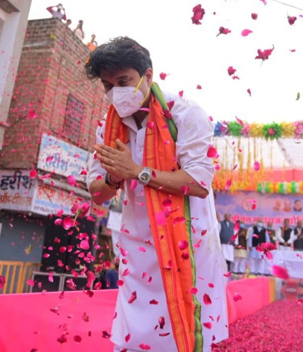 #चार_दिवसीय दौरे पर
केन्द्रीय नागरिक उड्डयन मंत्री जननायक श्रीमंत <a href="/JM_Scindia/">Jyotiraditya M. Scindia</a> जी आज 09 दिसम्बर 2021 से 12 दिसम्बर 2021 तक चार दिवसीय ग्वालियर जिले के दौरे पर रहेंगे! <a href="/ScindiaG/">Scindia Online</a> <a href="/SumitSh48152510/">@JM_Scindia Samarthak</a> <a href="/JM_ScindiaFC/">Jyotiraditya M. Scindia</a> <a href="/SR_Pareek/">SR Pareek</a> <a href="/alkeshh472/">Shobhraj Pareek</a> <a href="/shuklakapil587/">कट्टर हिन्दू पंडित कपिल शुक्ला</a>