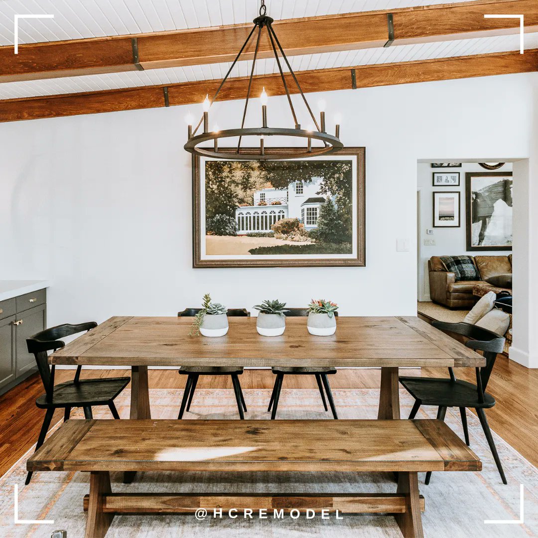 HCRemodelDesign's tweet photo. #ThrowbackThursday to our 2021 #RemodeledHomeTour house! This open dining space is just perfect for entertaining this holiday season! #hcremodel #omahanebraska #omahadesign #omaharemodel #omahastyle 
Design by HC | Photo Credit: @thomasgradyphotography https://t.co/xZg85dlWqG