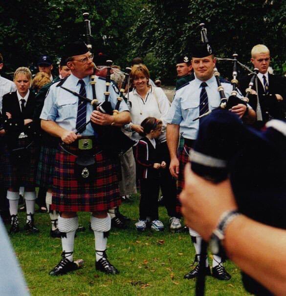 ChanterReeds's tweet photo. A fun throwback from a 2018 pipes|drums story on the @VictoriaPolice pipe band's big day in 1998.  #MasterBlasters 

Give the article a read @ https://t.co/gF1hDUqMsL https://t.co/eurPYeNzNJ