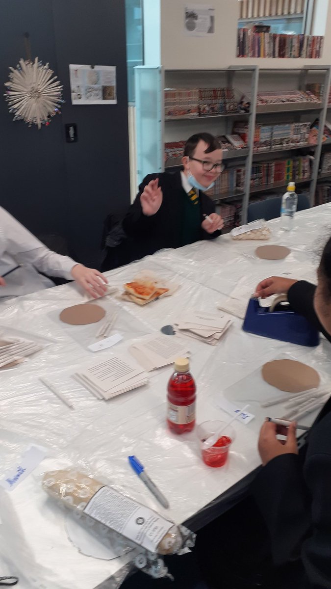 LibraryGoblin's tweet photo. Christmas crafts in the library today @elmgreenschool  old books into decoration. https://t.co/u9QVnXwjg1