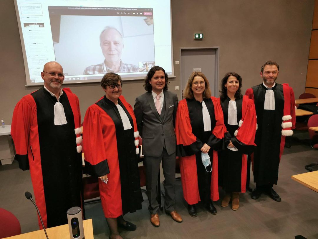 Félicitations 👏 à Jérôme Boissel qui a soutenu sa Thèse sous la direction des professeurs Des Garets et Plichon ! (J.-M. Ferrandi ; V. des Garets ; V. Plichon ; I. Collin-Lachaud ; L. Maubisson ; G. Paché).
#soutenance #thèse #sciencesdegestion