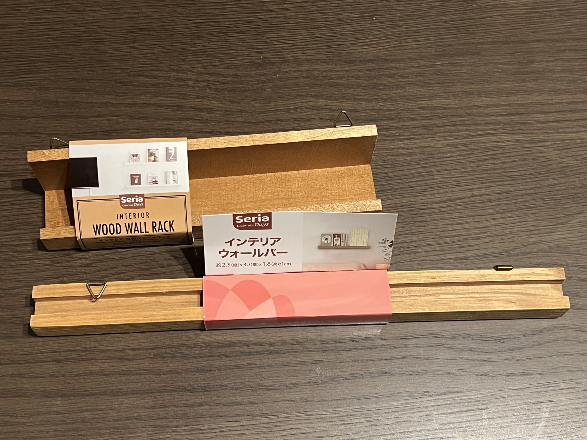 تويتر Kyoden 京電 على تويتر セリアで インテリアウォールバーをみつけて ビビッと来ました やはりちょうど良いです 2枚目下の方 白い壁にかけると映えそうですが とりあえず机に飾ろうかな Zゲージ 収納 セリア T Co Kvj0g4m2nv
