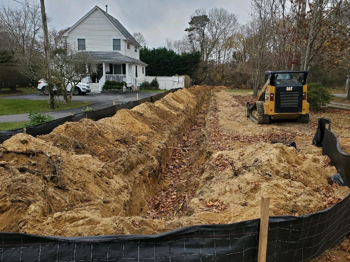 NewYork811's tweet photo. #NewYork811 is on the #EastEnd of #Suffolk where a contractor is running a new buried electric service for a homeowner. #CallorClick https://t.co/xsZuRPaQZM