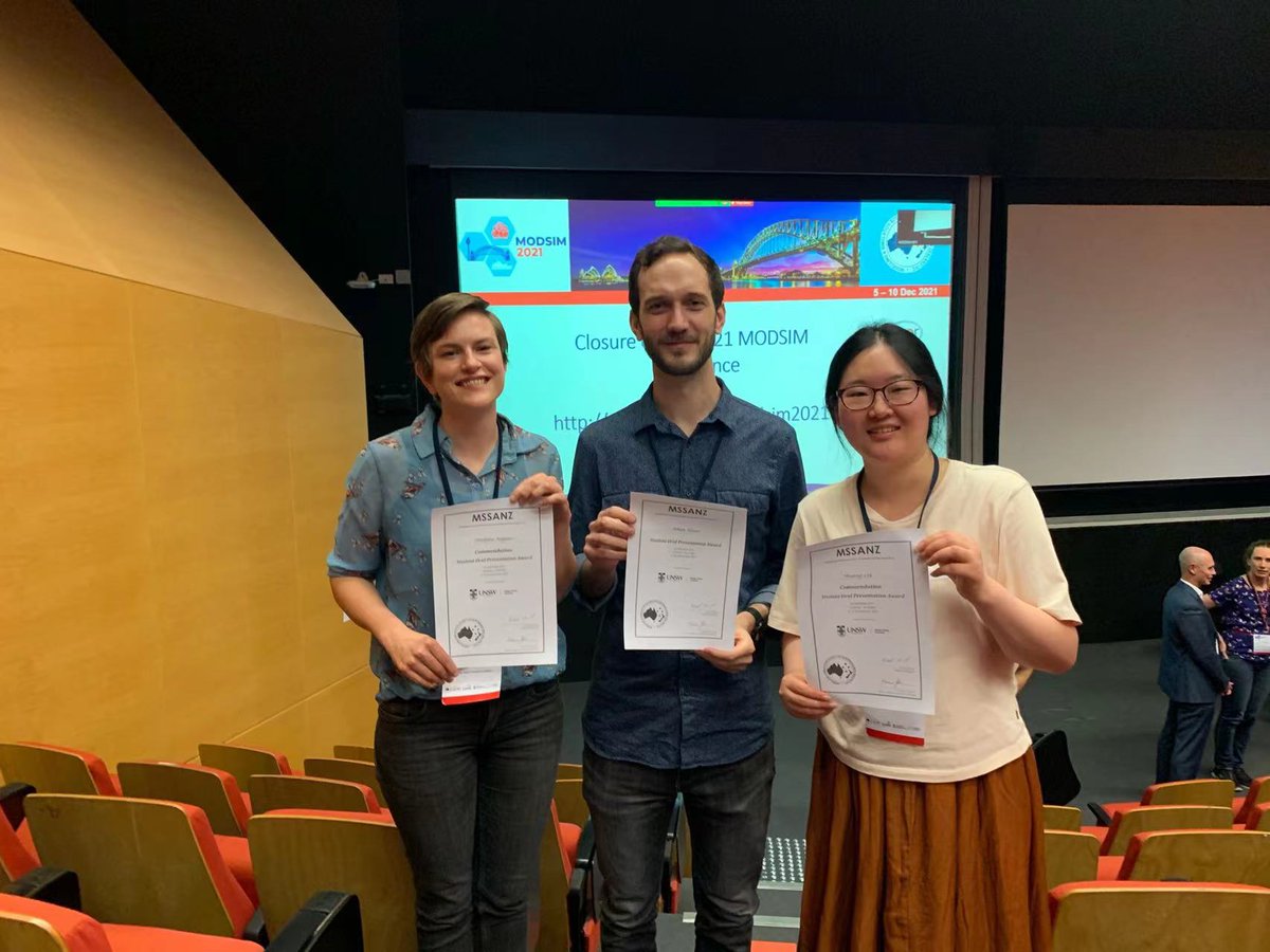 shuangliu_cindy's tweet photo. So happy to give my first in-person presentation #modsim2021 on Utility of remote sensing on color change in small waterbodies. So excited to get Student Oral Presentation Award. Many thanks to @FiJohnsonWater and my friends in @WRC_UNSW https://t.co/j6T42dNKAt