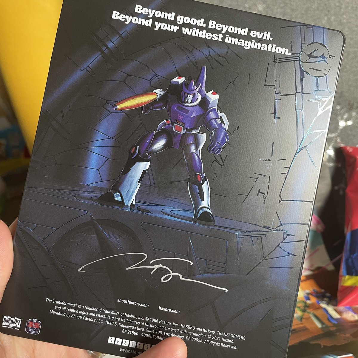 CallumC_'s tweet photo. Oh my goodness Thank You @funimationUK for this fantastic #Transformers4K gift pack!
Can’t wait to cry into my Transform-a-snacks while watching Optimus die tomorrow 🙌 🤖
#funimation https://t.co/f7mTwlgEdj