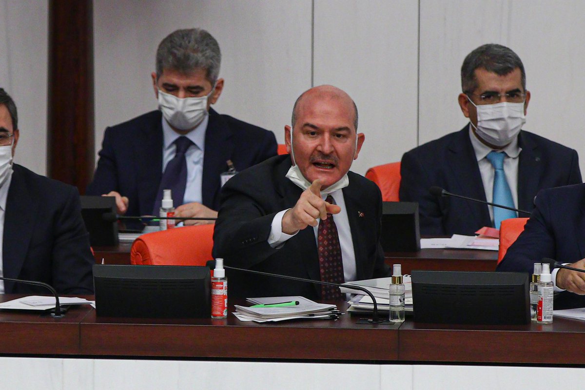 Neden bu kadar kızardın, madem haklısın ve yaptığın işini hakkını veriyorsun, seni ne bu kadar öfke dolu ve aciz yaptı, cevap verirseniz seviniriz sayın bakan. #AKPyiANLAT