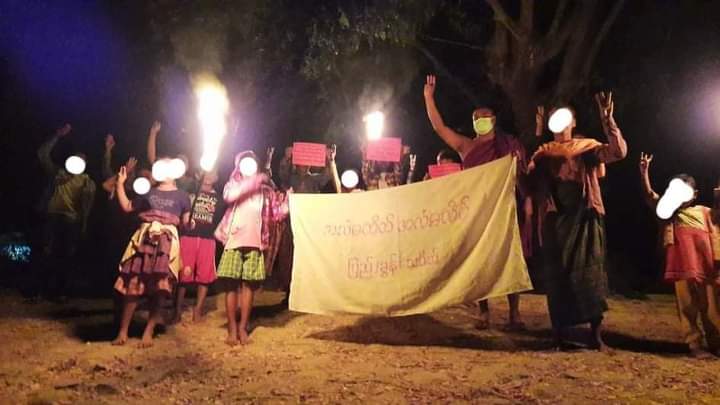 Pyikyitakon night strike against military dictatorship. We will never let Junta rule us no matter how much Junta oppressed us inhumanely.

#Total_StopSponsoringSAC
#WhatsHappeningInMyanmar
#Dec9Coup
