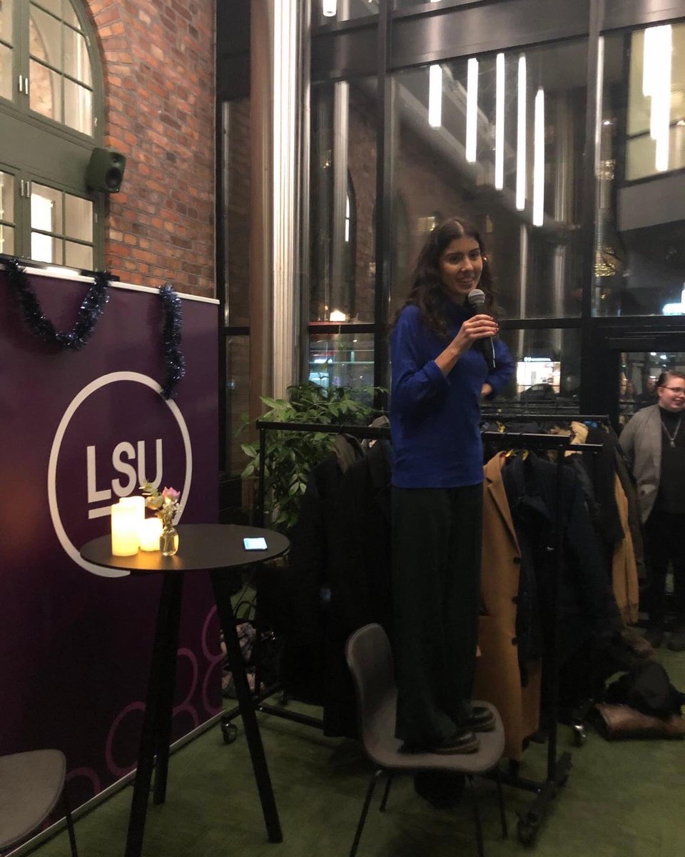 ungakris's tweet photo. Vi välkomnar också den nya styrelsen och @NouraBerrouba som tillträdande ordförande 2022-2023! 🥳🎈#lsu #ungakris #uppigen @fjellander_ https://t.co/F17AAMug1G
