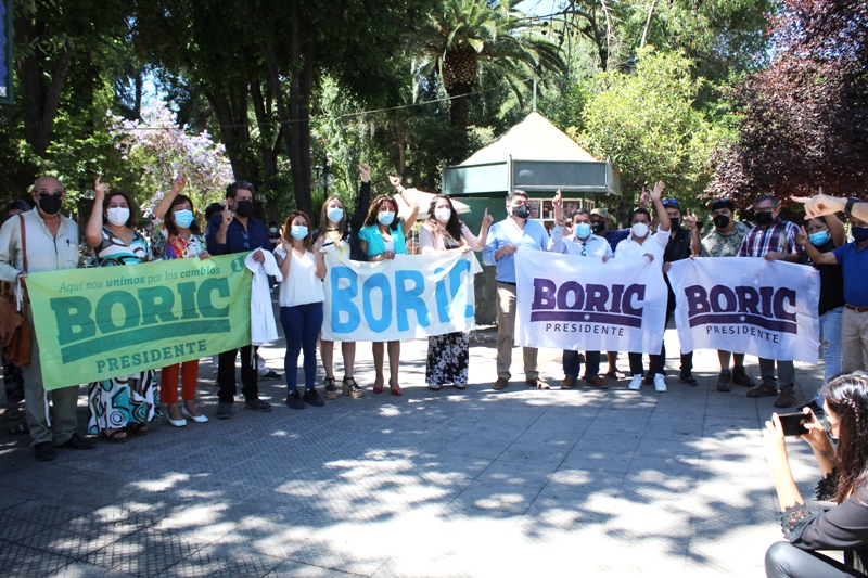 AoLaonline's tweet photo. LOS ANDES: Diputados electos, core, autoridades comunales y militantes ratificaron su respaldo al candidato presidencial Gabriel Boric https://t.co/S7CzjtGxsq a través de @AoLaonline https://t.co/b8X09cEulh