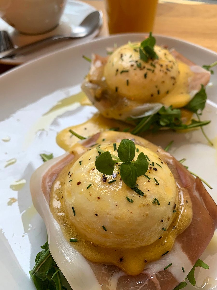 Truly mouth-watering 😍
Join us for breakfast from 8-11:30am! 
#breakfast #cityoflondon #blackfriars #stpaulscathedral #epicpies #eggsbenedict #brekkie #pieshop #londonfood #londonfoodie #londonfoodblog #londonfoodspots