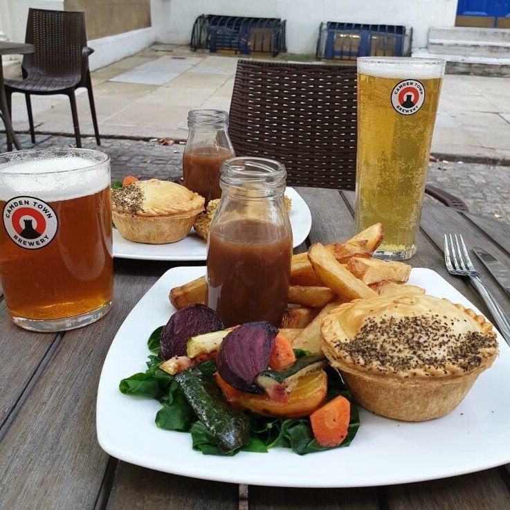 Pie and chips anyone? 🥧
#epicpies #london #londonfoodies #stpaulscathedral #stpauls #londonbreakfast #fishandchips #lunch #lunchtime #lunchideas #blackfriars #pieshop #londonpies #fishandchipslondon #foodie #foodlovers #foodphotography #cityoflondon