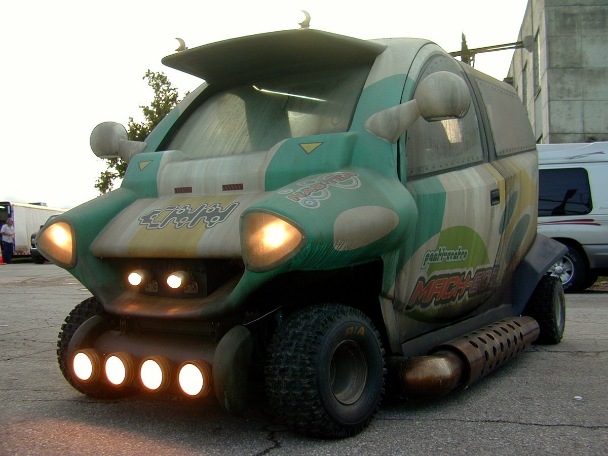 DGilfordDesign's tweet photo. This is Frito's (@DaxShepard's) bitchin' ride from Mike Judge's Idiocracy. I always love designing picture vehicles for movies and this was my first one. Built on a original GEM electric vehicle chassis. It drove as good as it looks, not well. #Idiocracy #ProductionDesign https://t.co/kEB2su88M9