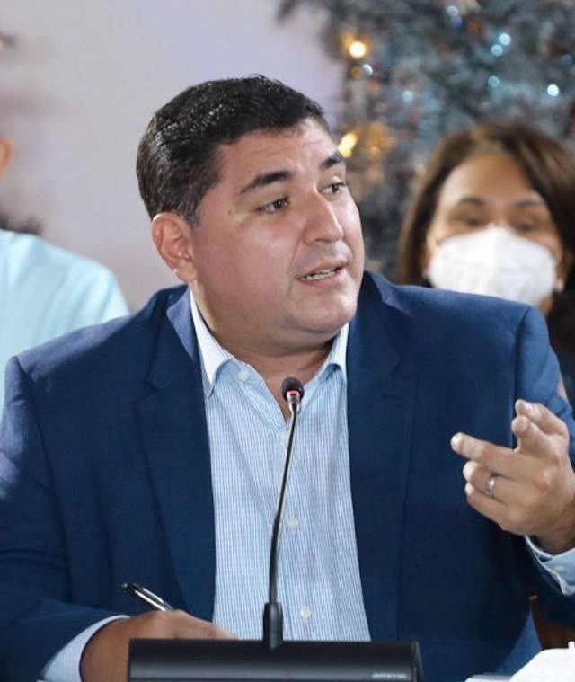 ivanrive3's tweet photo. ÚLTIMA HORA  El gobernador del estado Mérida, @JEHYSONGUZMAN, hizo pública la denuncia "de las falsas rendiciones de cuentas de la gobernación saliente, pues en sus declaraciones dicen haber alquilado maquinaria para atender la emergencia por las lluvias en cada uno de ... https://t.co/gWweZHrZTV