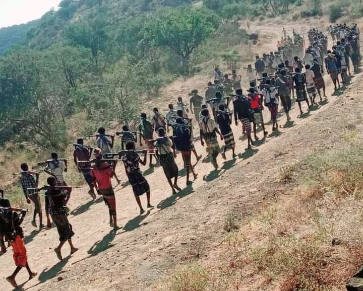 Tahir_A_Ebrahim's tweet photo. “አላስቀምጥ ብለው ሲገፉት ሲገፉት
የአንበሶችን መንጋ ቀስቅሰው አረፉት”
#APF
#ባለሽርጦቹ  #አቱካ 💪
#NoMore https://t.co/F4VKvAXpn8