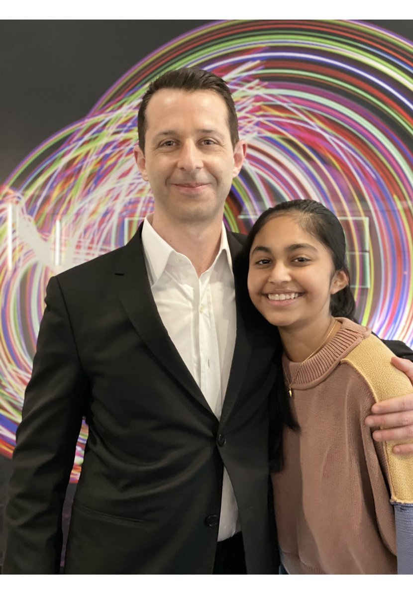 sway_bhatia's tweet photo. Just your average father daughter family picture for the living room #JeremyStrong aka #KENDALLROY @succession #Succession #SuccessionHBO #SetLife #sophieroy should I share more moments? https://t.co/0OEPMl2RTX