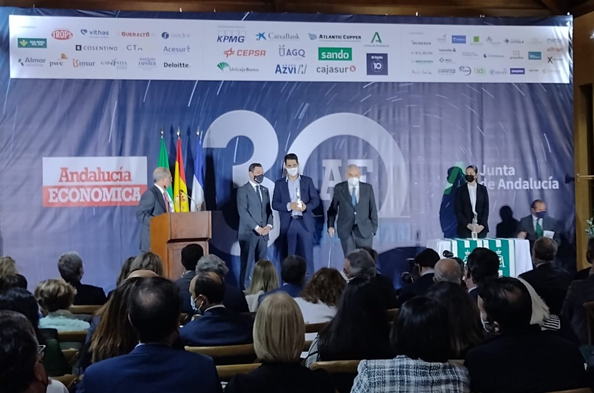 Orgullosos en <a href="/Innovasur/">INNOVASUR</a> de recibir el premio de #AndalucíaEconómica en su 30° Aniversario, entregado por <a href="/JuanMa_Moreno/">Juanma Moreno</a> a nuestro CEO, Juan José Prieto.

Enhorabuena a todos los premiados y en especial, a este medio por poner en valor el talento y el emprendimiento andaluz.