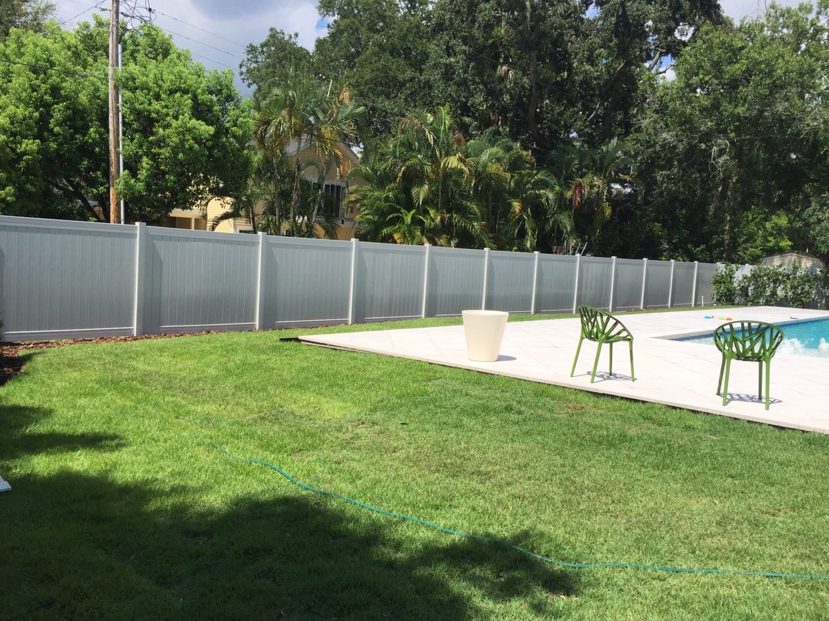 FenceTampa's tweet photo. We offer many different fencing options to fit your style! 🏠 https://t.co/NWpLrhqi2Z