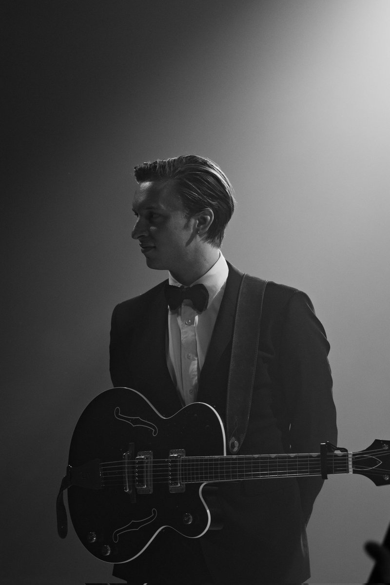 george_ezra's tweet photo. A message to say… Hello! If you’re in the market for festive cheer and fake snow indoors, we shot a video for Come On Home For Christmas. I hope you’re all keeping well! G x https://t.co/0NOIaXh4Ln https://t.co/PyfyS9WxGs