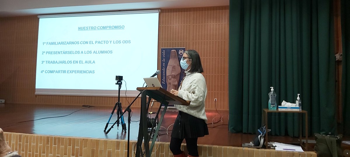 ciamariavigo's tweet photo. Hoy, en el claustro de profesores, se han presentado los Objetivos del Desarrollo Sostenible #ODS #Agenda2030 en el marco del #PactoEducativoGlobal y de la mano del equipo #Unitas y #EpDH. Agradecemos a @jorti2 sus palabras de apertura sobre Unitas. @cmariaeducacion @FISC_ONGD https://t.co/RofIoP4Bdf