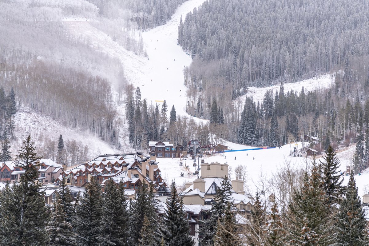 beavercreekmtn's tweet photo. Mother Nature and our very own Beaver Creek snowmakers are working hard together to bring additional terrain to our guests - stay tuned for more! We still have limited early season offerings, and are grateful to our operations teams for getting our mountain ready. https://t.co/DP6ZYb5Qwb