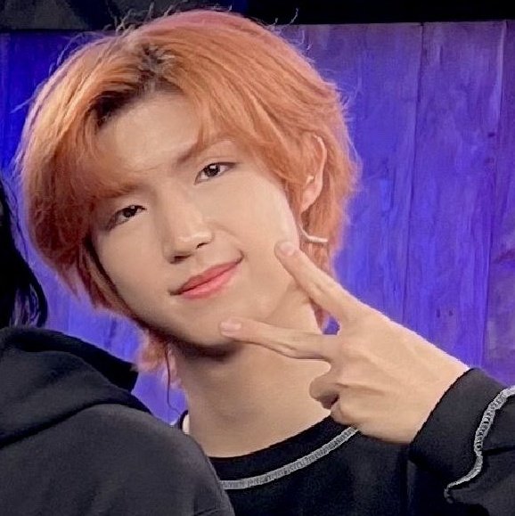 Baby be like: 🙂✌ #Junhan #한형준 #준한 #XdinaryHeroes