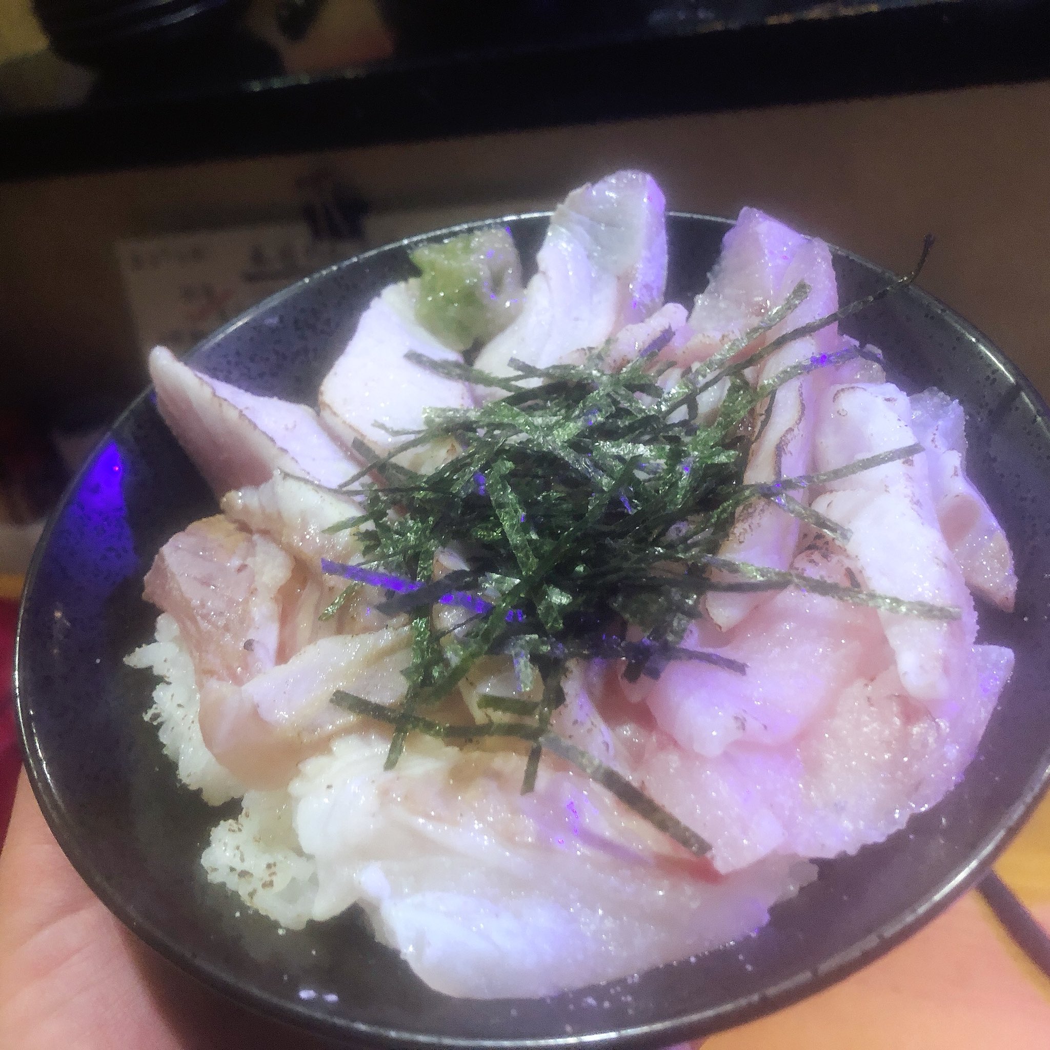 始発駅よっちゃん 刺身 焼鳥 地酒 本日の賄い 白身魚盛り盛り丼 カンパチ 真鯛 ホウボウ ホッケなどなど ホッケのお刺身なんて珍しいですよね 町田酒場輝一 T Co Zbo0lznano Twitter