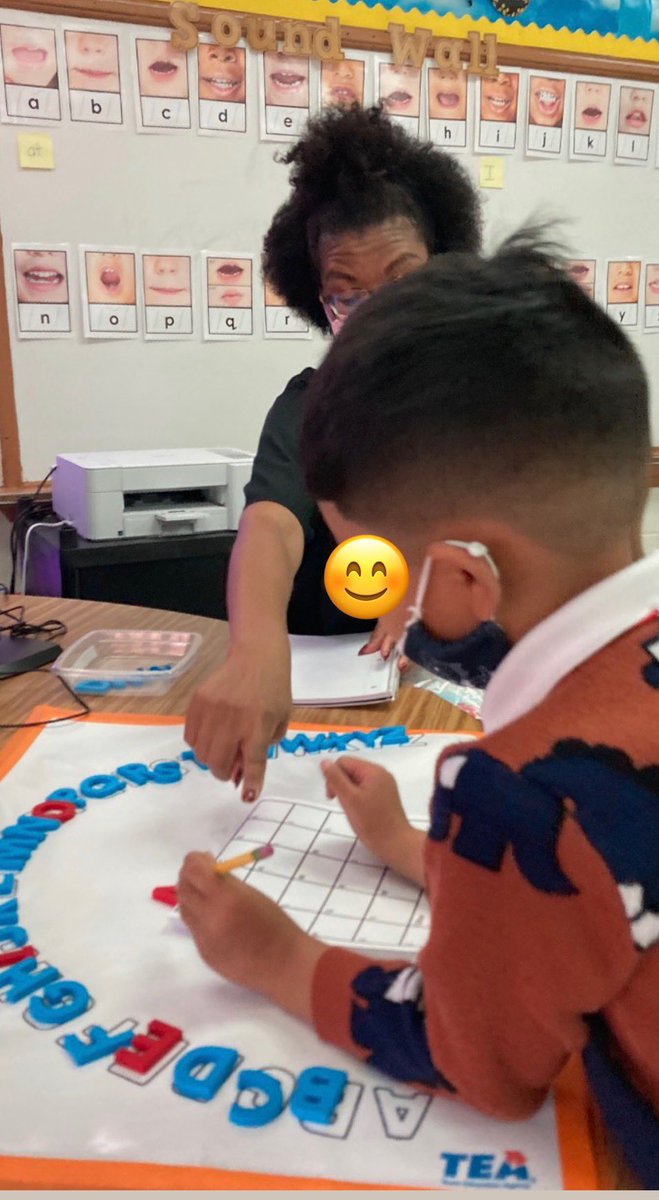 CaroleMathieuTX's tweet photo. Ms. Harlin, SPED teacher at Blanton, implementing one of the STR strategies. From modeling, co-teaching, and now full teacher independence with the use of the Alphabet Arc. Great job today! You rock! @LatrieceSpires @AaronDaffern @Mo1Ramirez @DrElenaSHill @MurilloDebbie1 https://t.co/0WwzZkiYGF