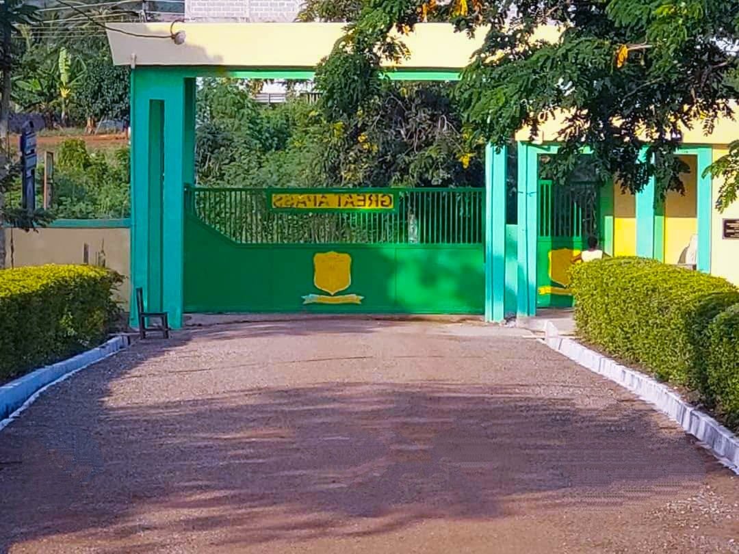 assosa2g4's tweet photo. New Gate by the 1985 year group. 
Obra Pa Gya Owura kwan ...... Character and Efficiency is what we hold 💚💛💚💛💚💛💚💛👏👏👏👏👏👏👏

#obrapa
#obrapagyaowurakwan
#apam
#apamsecondaryschool
#greatapass
#characterandefficency https://t.co/Uah7or3p12