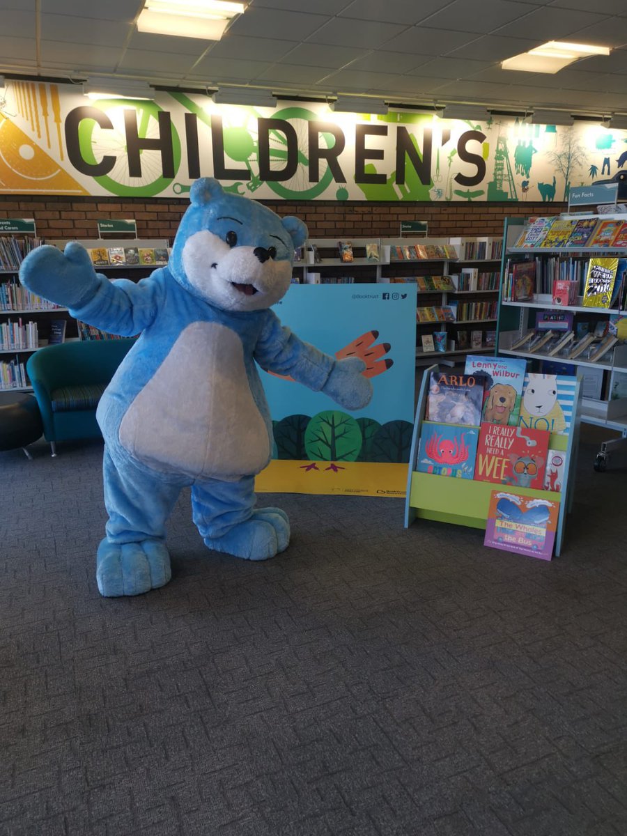 mloue36's tweet photo. Today was the last @Booktrust story time session at Sutton in Ashfield Library, a special guest joined us to celebrate. 💙🐻 @NottsLibraries @kerrywilliams36 #storytime #libraries #bookstartbear https://t.co/XalL5Pk0WM