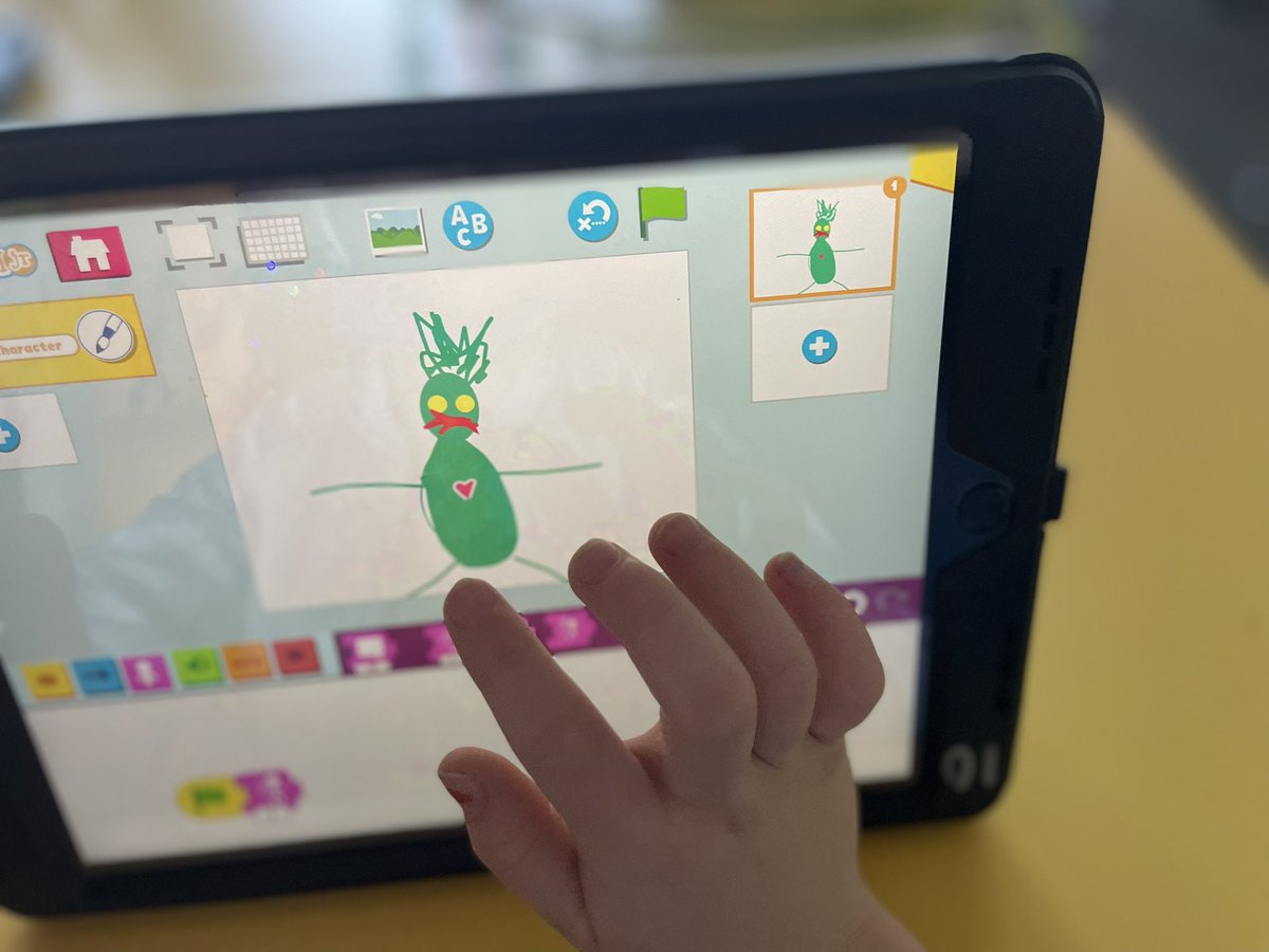 TraciPiltz's tweet image. It’s Grinch Day! 🎄These kindergartners used @PBSKIDS @ScratchJr to code the Grinch’s ❤️ growing. We used 🖌 to draw the Grinch as the background, then added a character &amp;amp; used the 🖌 to draw a ❤️. Ss used the blocks to make his heart grow, then 🔠 to add a label. #csedweek2021