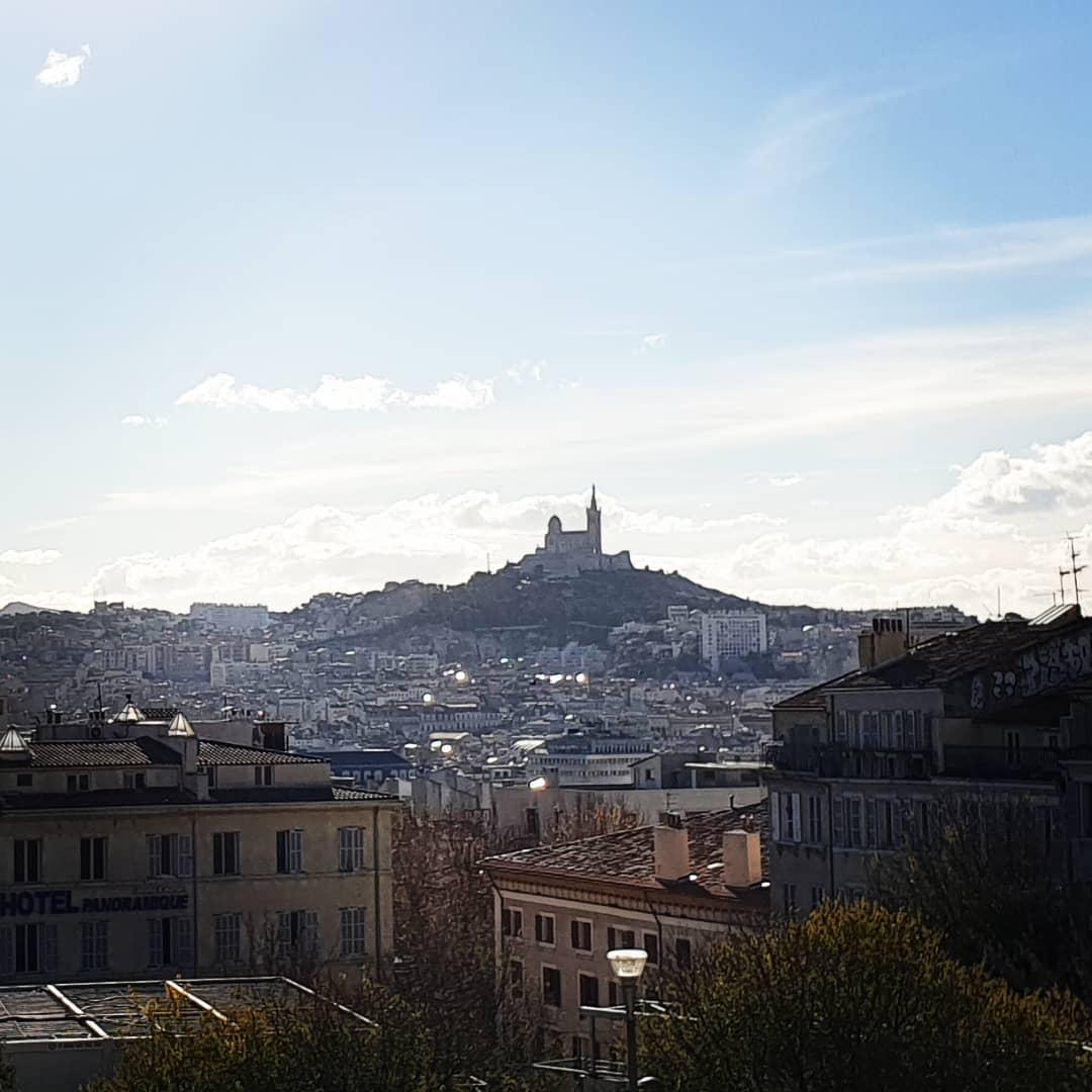 Vanessa_Lalo's tweet photo. Aujourd'hui, petite escapade à Marseille pour parler posture professionnelle en ligne avec les "Promeneurs du Net" des Bouches-du-Rhône.

#Marseille #PromeneursduNet #PdN #PdN13 #reseauxsociaux #postureprofessionnelle #posturepro https://t.co/A8QTYFwaHo