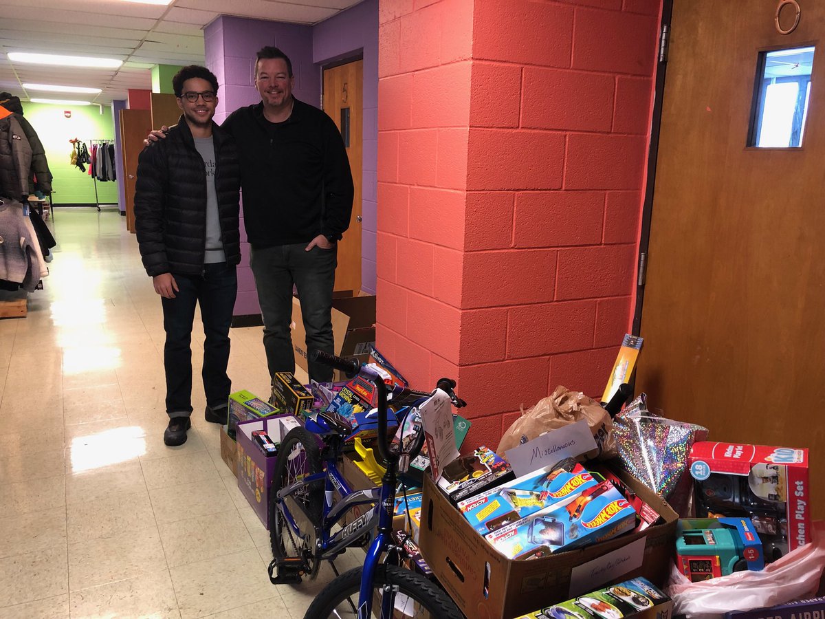 Collin_Hedge's tweet photo. Thank you to everyone who contributed and made donations to A Kinship Christmas. Your generosity will go on to serve 67 families and 210 kids this holiday. In a span of two and a half weeks we raised $700 on top of receiving a large amount of toy donations. https://t.co/BJQMcCOvJf