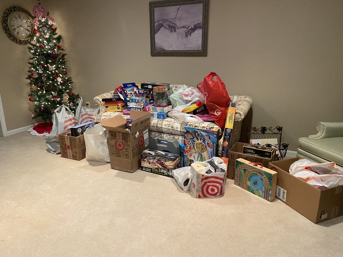 Collin_Hedge's tweet photo. Thank you to everyone who contributed and made donations to A Kinship Christmas. Your generosity will go on to serve 67 families and 210 kids this holiday. In a span of two and a half weeks we raised $700 on top of receiving a large amount of toy donations. https://t.co/BJQMcCOvJf