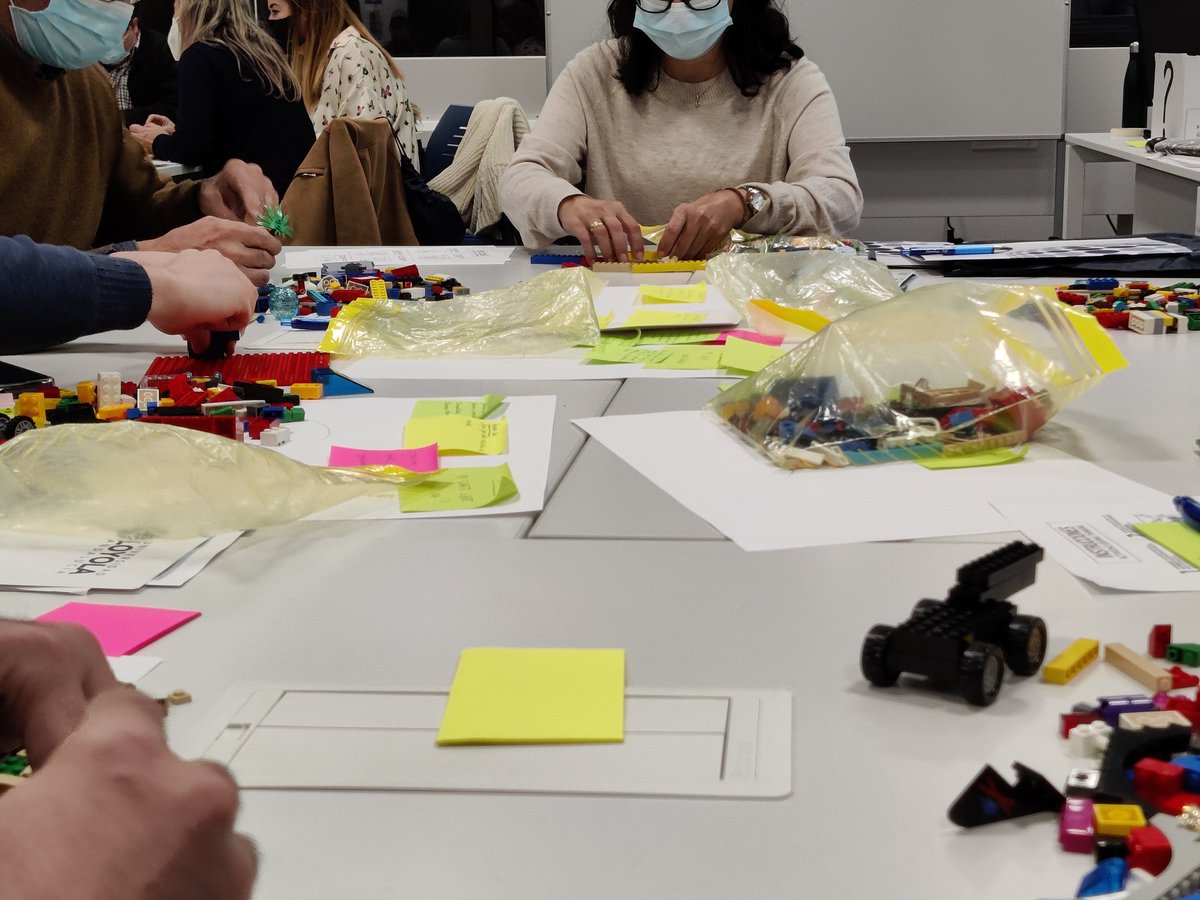 nirvim's tweet photo. Seguimos en el Proyecto  #TeachingToBe con pensamiento visual y LeGo @LoyolaAnd @LoyolaResearch https://t.co/DangNuPmCG