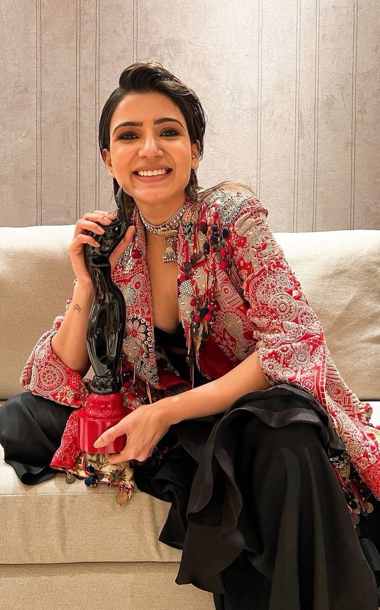 Actress_desire's tweet photo. STUNNING SAM 😍💫
#SamanthaRuthPrabhu 

#FilmfareAwards #ActressesDuniya #ActressFappers #CleavageAddition https://t.co/HrIc5I5VOJ