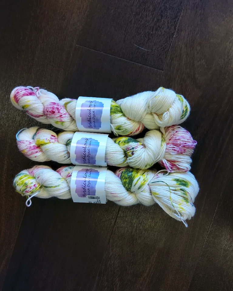 yarnitanddash's tweet photo. Brediculous is here with lots of colors. The Cloud 9 with baby alpace, silk and cashmere is sooooo soft with a hint of red and green. It would love to become a holiday scarf or cowl. 

#yarnanddash #shoplocal https://t.co/EOCaSwoZty