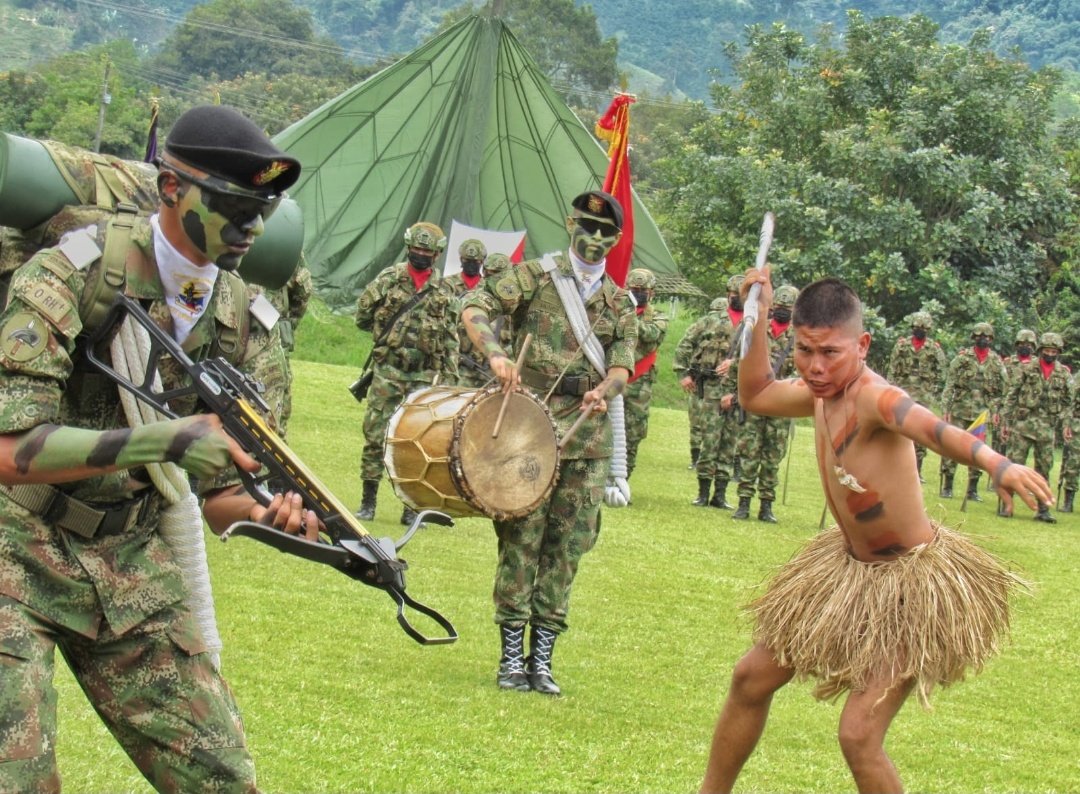Ejercito_Div5's tweet photo. Este importante #DíaDeLaInfantería, no podía terminar, sin la presentación del grupo Místico de la Escuela de Lanceros, haciendo honor a los valerosos Soldados de esta arma en el departamento del #Tolima.
#SextaBrigada
#197Años https://t.co/B08lZ2yaqa