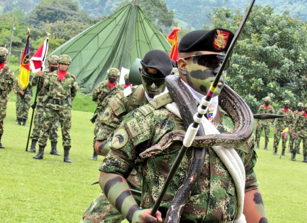 Ejercito_Div5's tweet photo. Este importante #DíaDeLaInfantería, no podía terminar, sin la presentación del grupo Místico de la Escuela de Lanceros, haciendo honor a los valerosos Soldados de esta arma en el departamento del #Tolima.
#SextaBrigada
#197Años https://t.co/B08lZ2yaqa