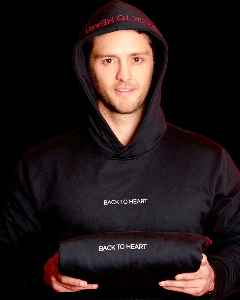 AngelitosUckerI's tweet photo. Ya disponible la pre-save de los Hoodies ❤️⚡
@christopheruck
¡NO TE QUEDES SIN LA TUYA!
la puedes adquirir en la página https://t.co/fxh12vDA8n
Disponible para México, USA y Brasil
#backtoheart #back2heart https://t.co/OWuM72nv7F