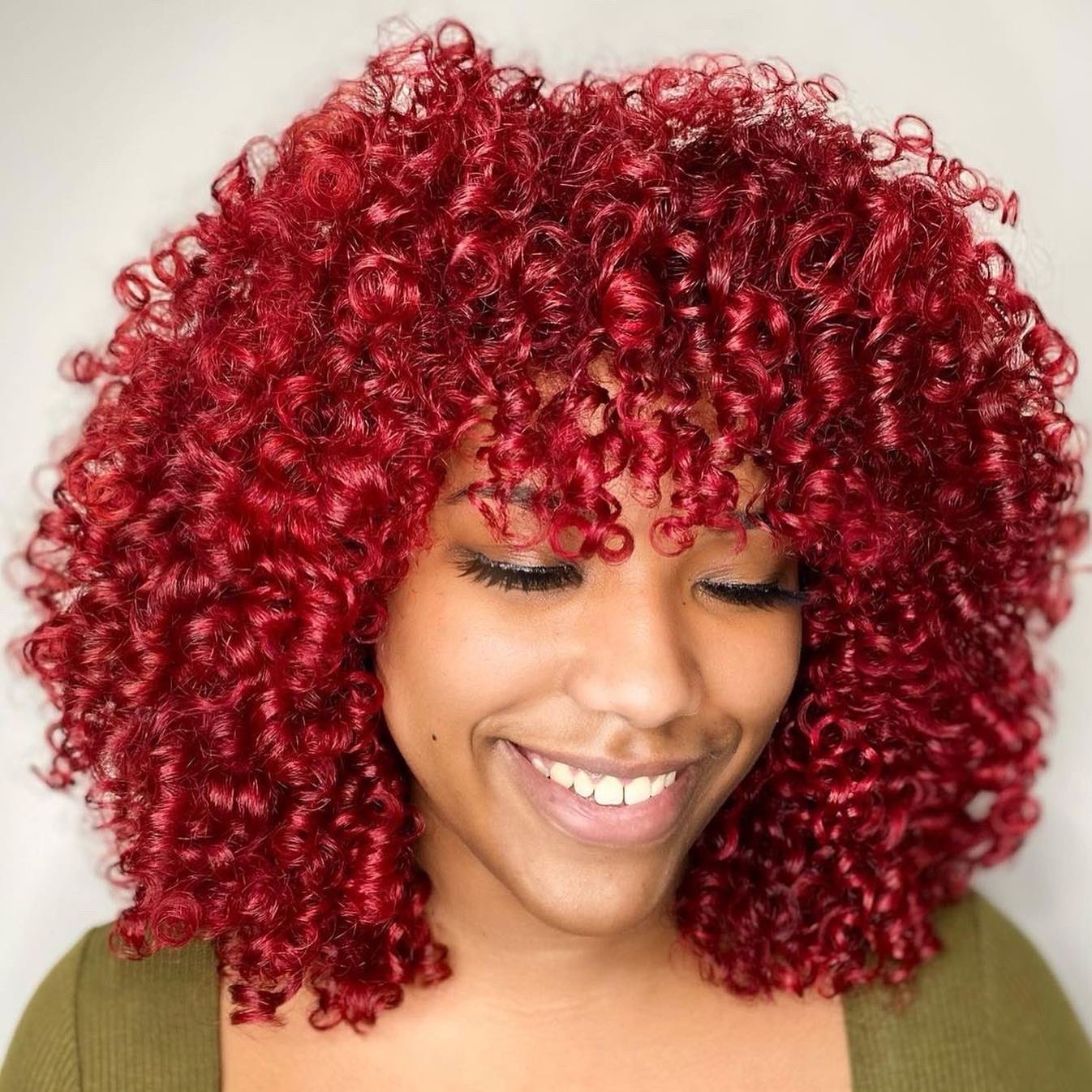 Curl magazine on Twitter: "TRENDING: Forget the jolly man in the red suit,  we're loving these shades of red curls! Leave a 🥵 if you're loving this  color this season! #curlyhairstyles #coppercurls