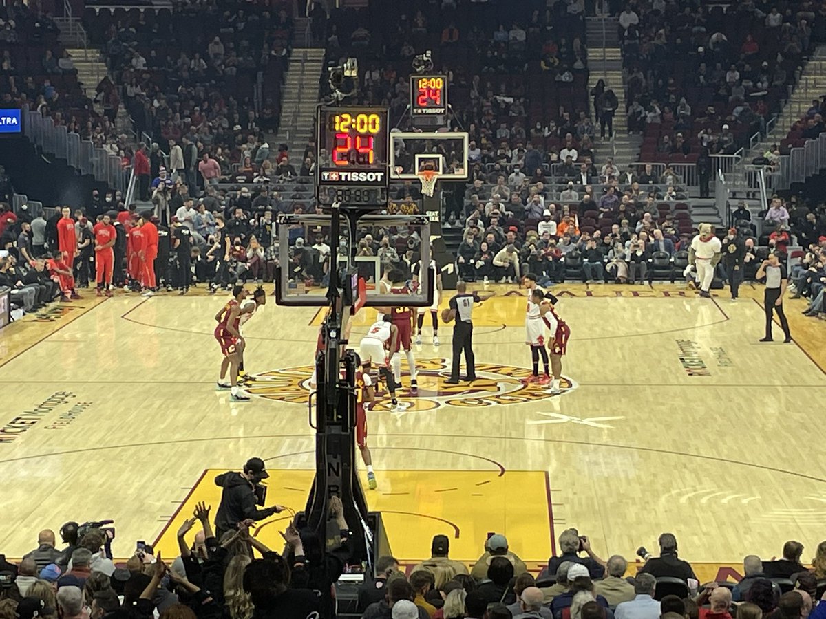 LilShot2Fresh92's tweet photo. K love playing like it’s 2016 again @kevinlove @cavs #LetEmKnow https://t.co/62rQJDKxwJ