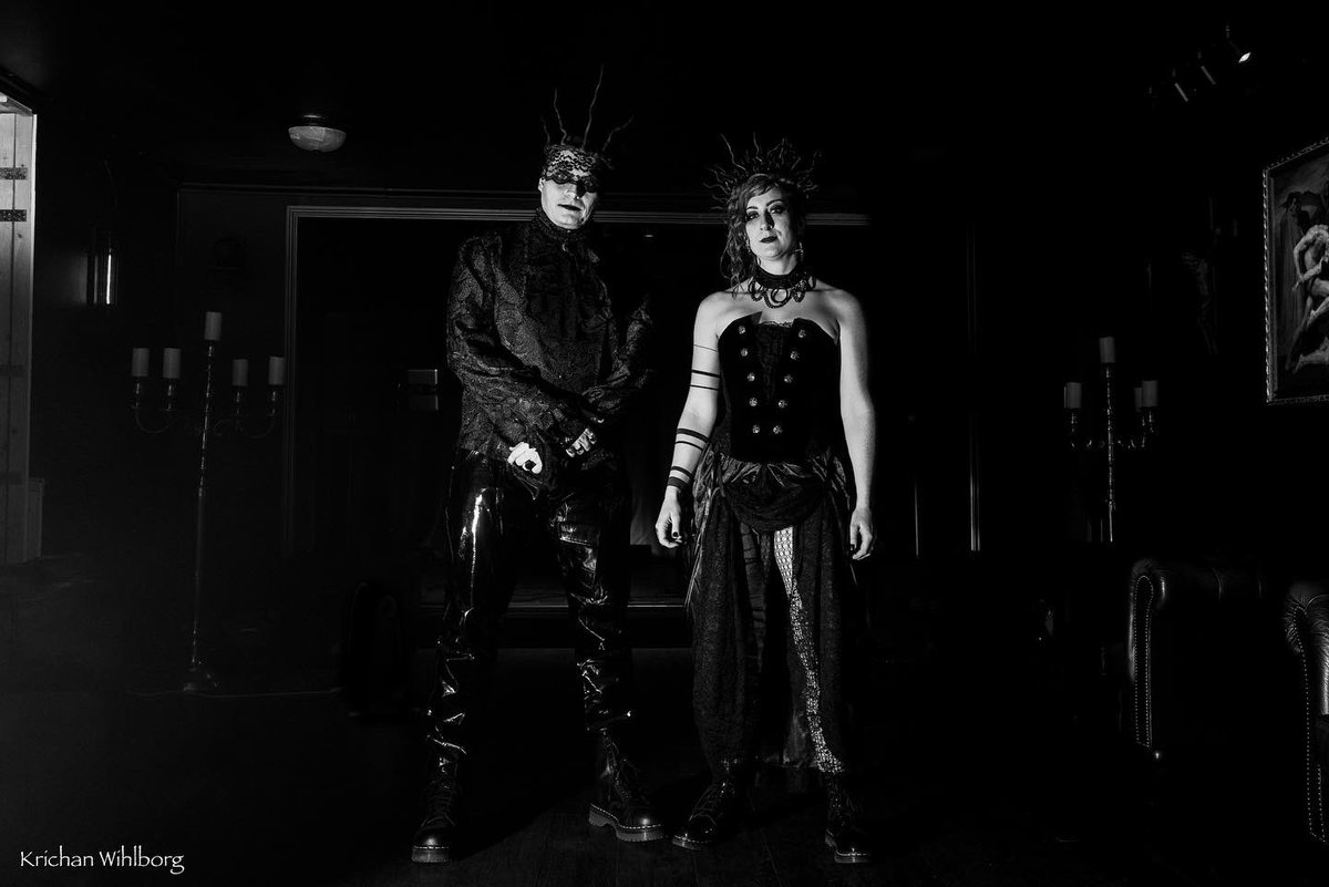 tiklamusic's tweet photo. tíklá en noir 🖤 https://t.co/0c8j1DZlhj